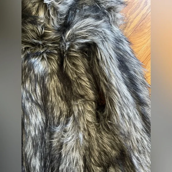 Aritzia Fur best - Picture 5 of 5